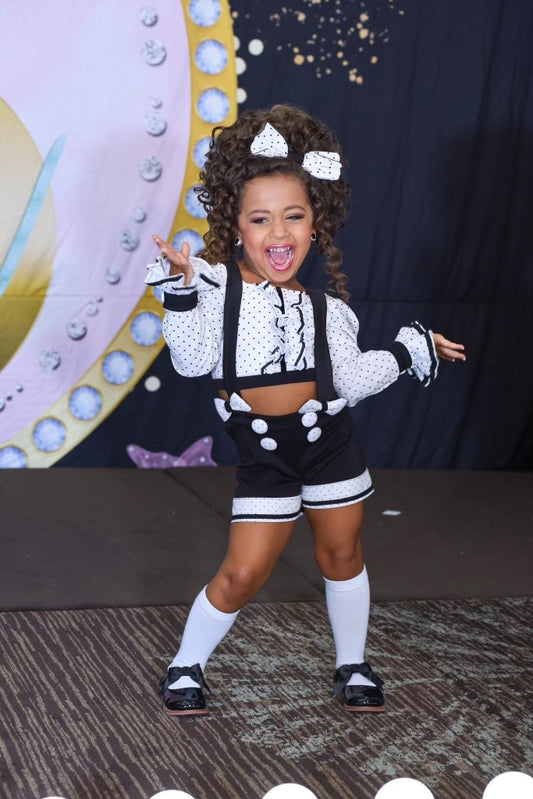 AM- Black and white polka dot casual 2/4