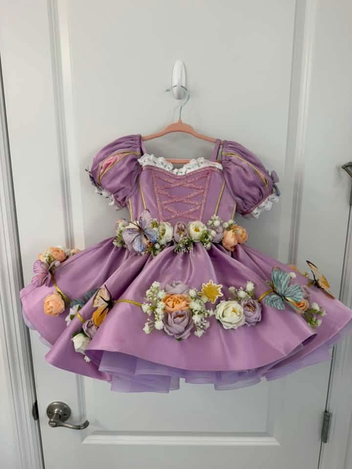 AM- Rapunzel dress 4/5