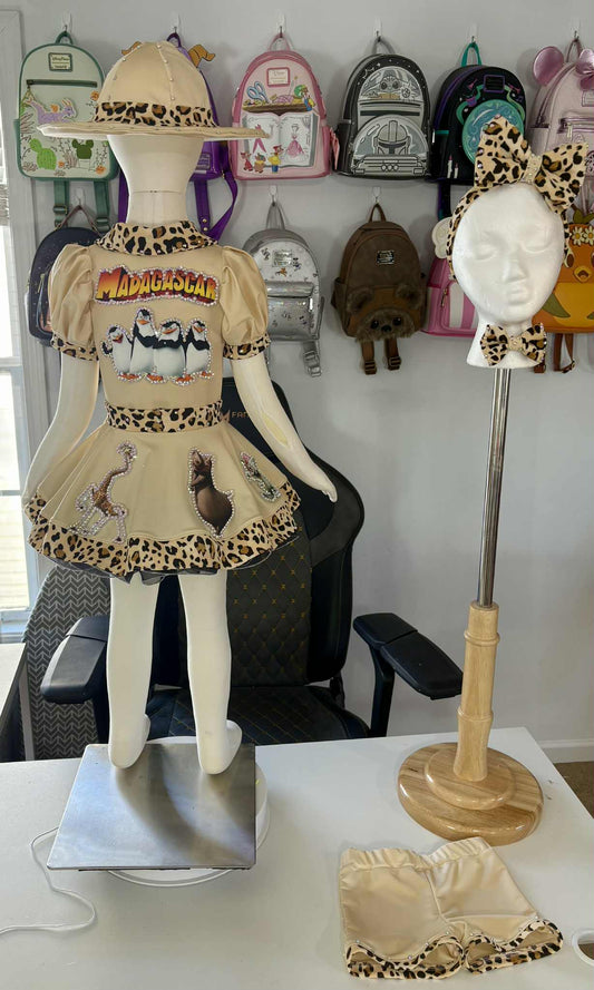 AM- Valerie Cyrus Safari Madagascar ooc 18/3