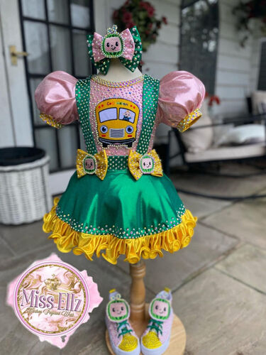 AM- 18/3-2/4 Miss Ellz Cocomelon School Bus OOC Set