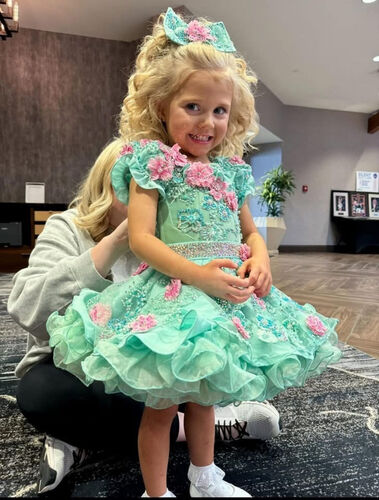 AM- 12/3 Mint Green Teresa Yee Glitz