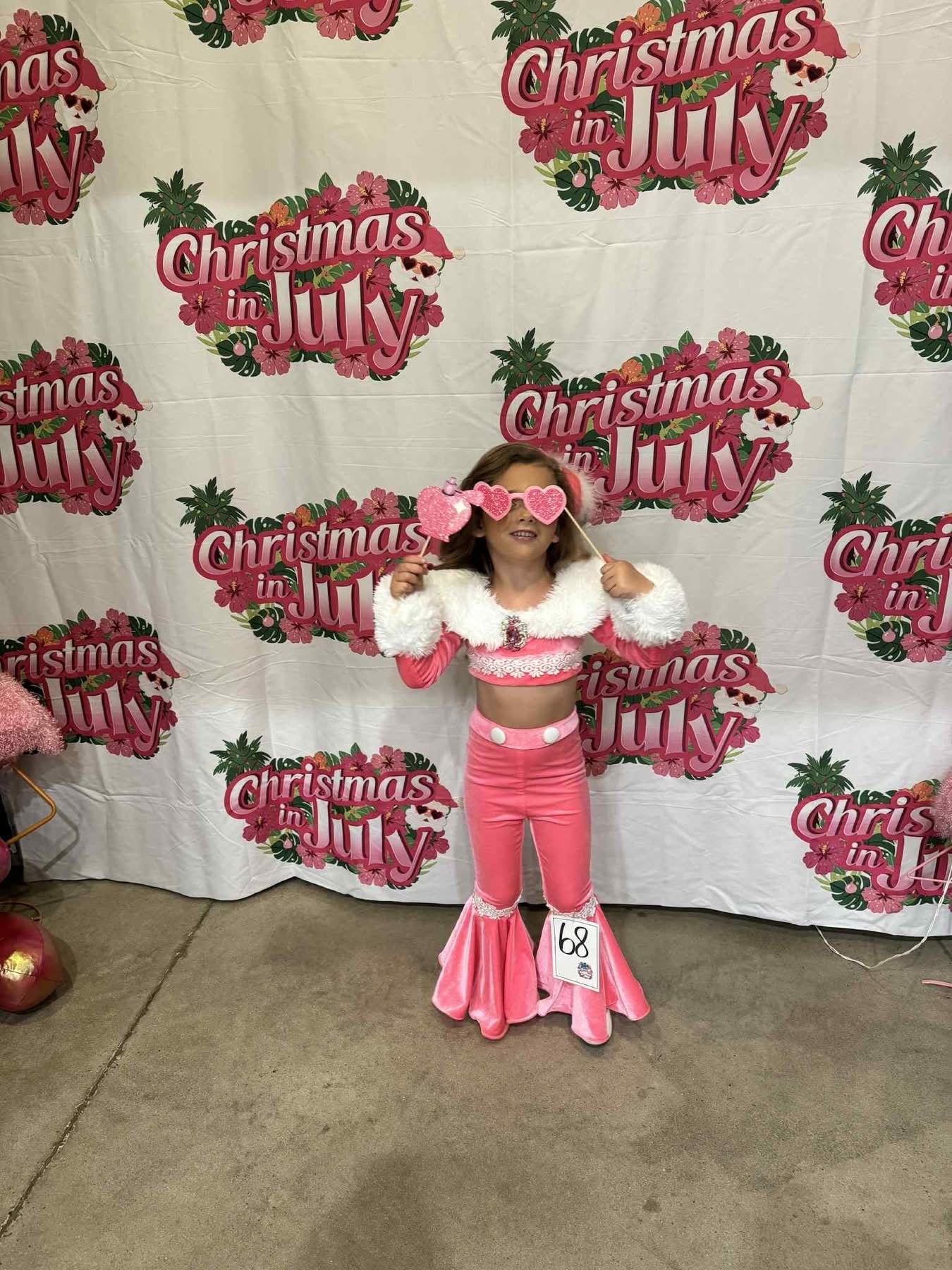 AM- Luna Christmas Casual 2/4