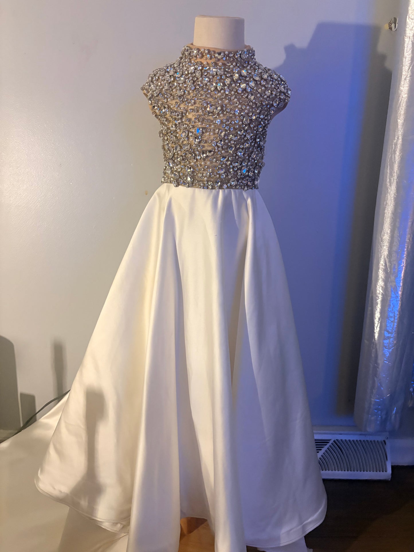 MA- Ashely Lauren white long gown size 2