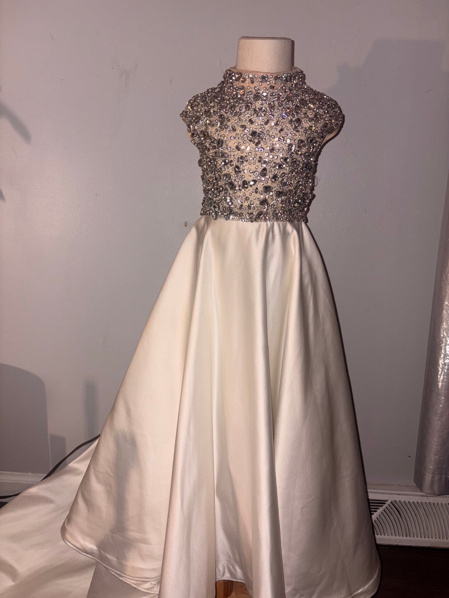 MA- Ashely Lauren white long gown size 2