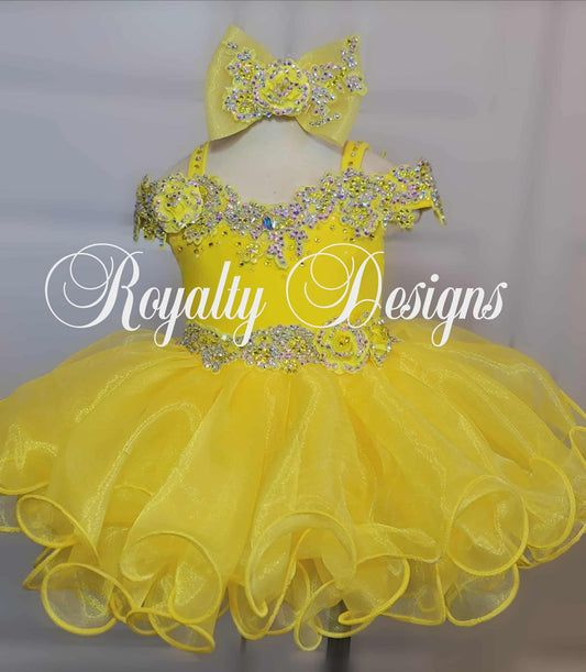 TT- 6/18 Daisy Yellow Royalty Designs Semi Glitz