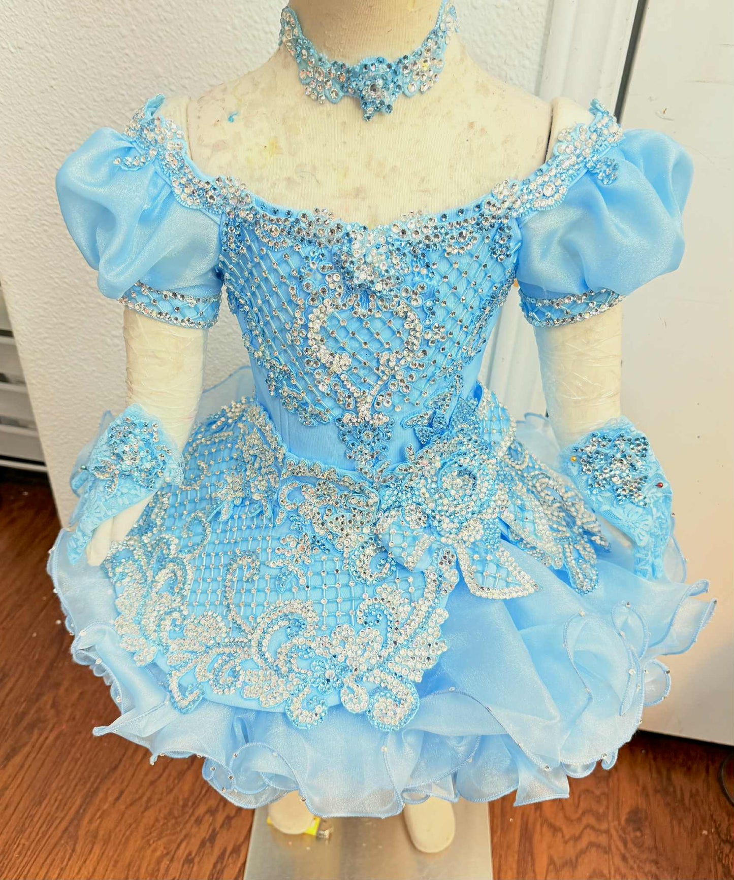 TT- 18/3 Cinderella Connie Hobson Mega Glitz