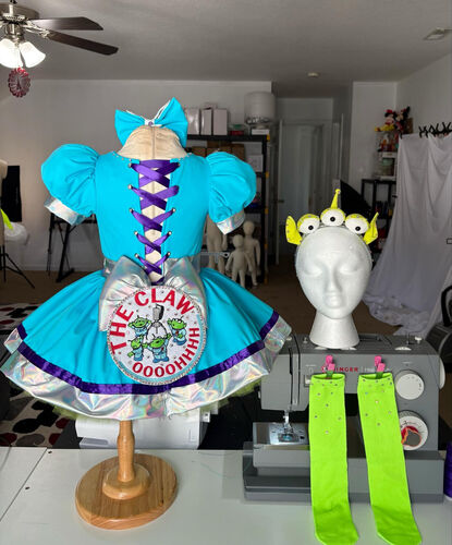 AN- 18/3 Valerie Cyrus Toy Story Alien OOC