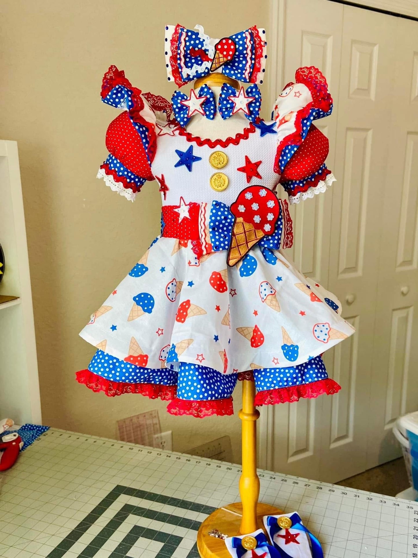 RM- 18/3 Dollhouse RWB (red, white, blue) Casual