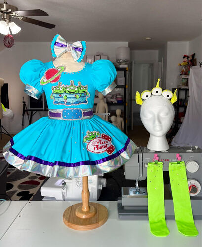 AN- 18/3 Valerie Cyrus Toy Story Alien OOC