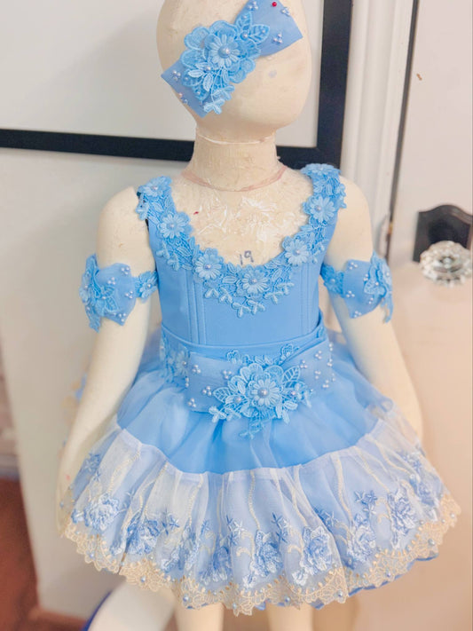 RM 12/2 Connie Hobson light blue natural