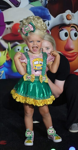 AM- 18/3-2/4 Miss Ellz Cocomelon School Bus OOC Set