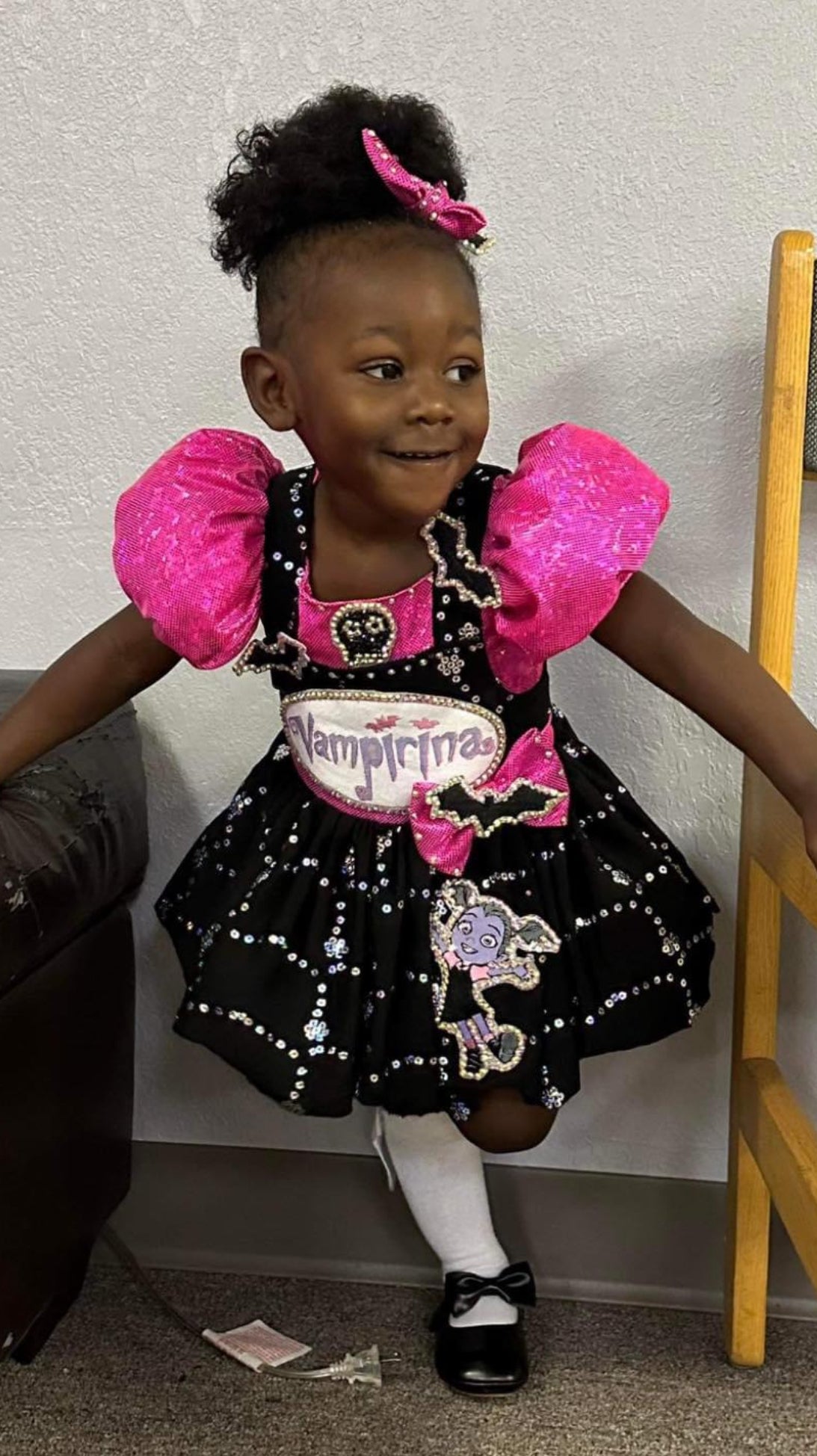 AN- 12/2 Valerie Cyrus Vampirina ooc